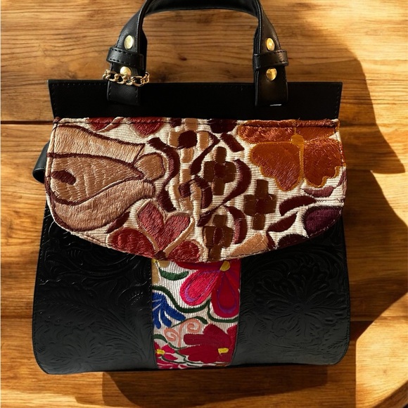 Vegan Embroidered Backpack, Floral Backpack, Crafted in Mexico, vegan backpack - Picture 4 of 7